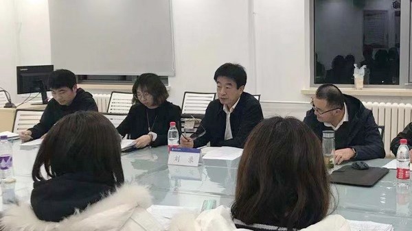 纪委书记刘录参加工商管理学生党支部组织生活会